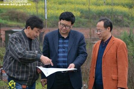 尧斯丹厅长到长江造林局检查指导工作